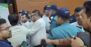 সীমানা নির্ধারণী শুনানিতে সিইসির সামনে হট্টগোল-মারামারি